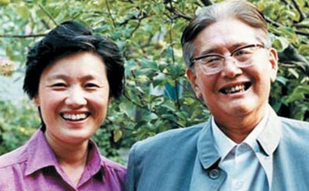 1983年乔冠华病逝，章含之对葬礼安排提出三点要求，中央：同意