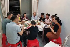 请客吃饭最常用的6款酒，包装亮眼酒质好，你家餐桌上有吗？图片