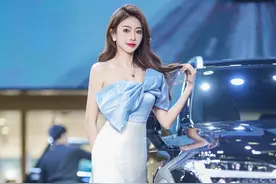 靓丽美女车模，瓜子脸小蛮腰大长腿，美爆了图片