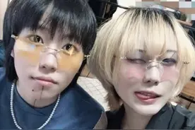 同是窦唯的DNA，把王菲女儿和高原女儿放一起对比，差距就很明显图片