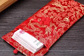 事出反常必有因，辽宁一男子参加农村喜宴随礼1万，主家为何不收？图片