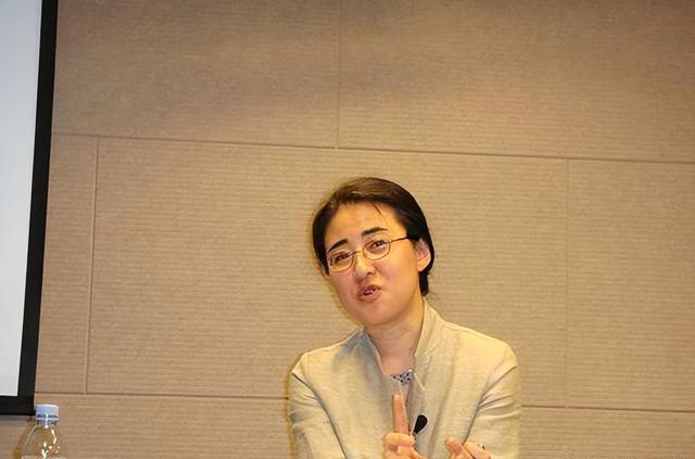 她13岁上北大，28岁嫁53岁美国老头，35岁成哈佛教授，如今咋样了