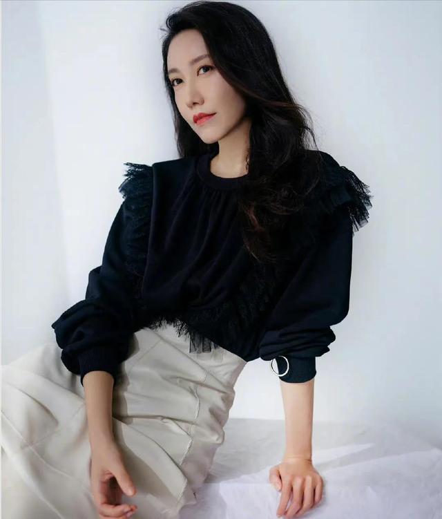 演员高露：当红时嫁圈外丈夫，生一对儿女幸福美满