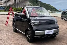 五菱宏光MINI敞篷版实车曝光，外观太拉风了，2门2座，续航300km图片