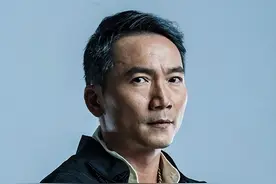 邹兆龙：我穿着风衣和李连杰对了5脚，他的功夫在我之上图片