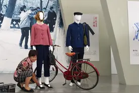 40岁以上的太原女性大概都穿过这样的白边鞋图片