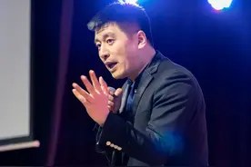 官媒发声痛批！张雪峰，犯天条了？图片