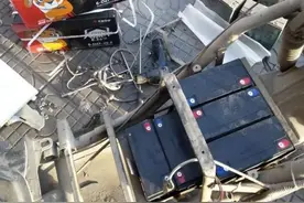 电动车电池出现这3种情况，已经报废，建议大家直接换新电池图片