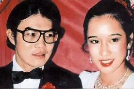 霍震霆离婚18年：77岁满头白发依旧单身，64岁前妻高调再婚很幸福图片