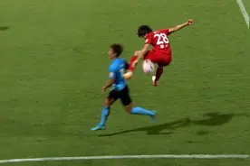 中超再现少林飞腿 前国脚发言惹众怒：黄牌都够不上图片