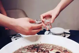 「秘籍来了！」让你一次性掌握：喝酒技巧，让你的酒量翻倍！图片