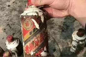 20年前，爷爷在门口埋了10瓶茅台，拿出来后感叹：还能喝吗？图片