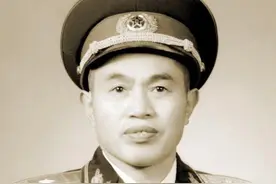 张德福：成都军区副司令员，视察工作时殉职，司令员被降职处理图片
