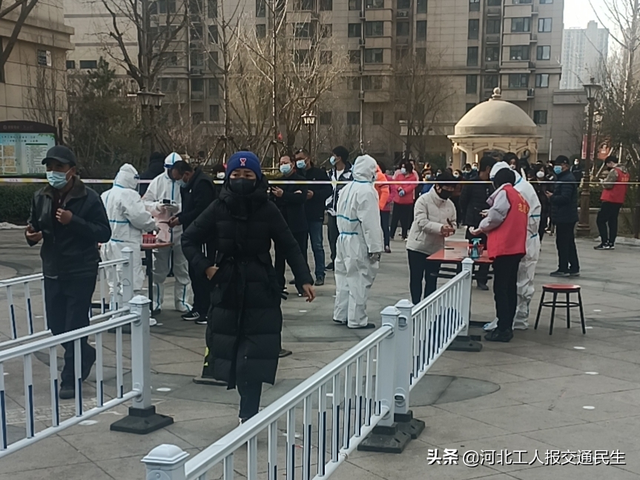 河北高速京哈北线分公司志愿者:战疫情 唐山必有我