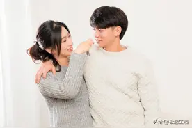 小舅子频繁伸手向姐姐要钱 姐夫暴怒：离婚吧 带着你弟净身出户图片