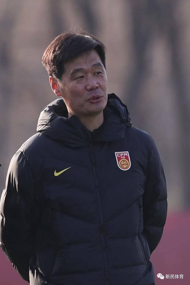 卡塔尔偶遇“中国第一球迷”罗西