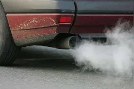 你知道你的爱车为什么会产生白烟吗？图片