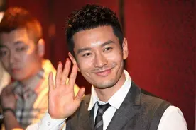 演技飘忽的黄晓明，凭什么能在淘汰率极高的演艺圈，拥有一席之地图片