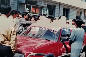 上世纪九十年代，吉林市少年宫门前宠物狗市场的若干历史瞬间图片