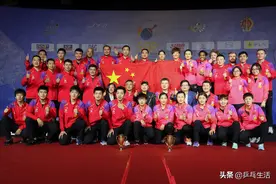 几十位乒乓球友聊反手套胶，他们推荐我这两块胶皮打反手，挺好用图片