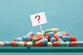 两人直播赠药被查，免费赠药是否要承担法律责任？图片