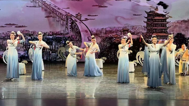 ��ϲӭ��ʮ�� �ܽ������̡���ʡȺ�չݹ����Ƴ�����ʮ������չ�ݻ