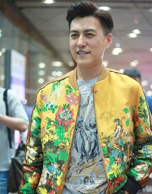 4,50岁的男人,头发别太长!今年推荐这3种"短发",清爽不油腻