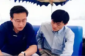 马云背后的操盘手蔡崇信当时放弃百万年薪加入阿里如今身价百亿图片