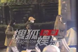 金晨杨芸晴带宠物去录音 怀抱狗超开心图片
