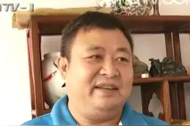 2003年，男子捡到熊猫奇石，有人出100万都不卖，专家：价值1.5亿图片