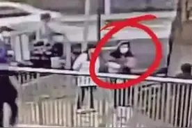 小伙跳水救人低调离开，时隔一月，网友们把他找到了图片