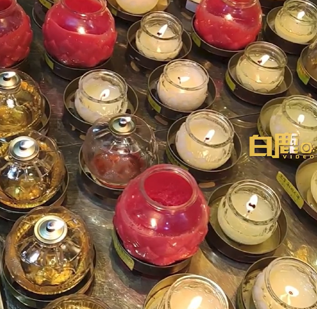 19岁女大学生寒假去寺庙当义工