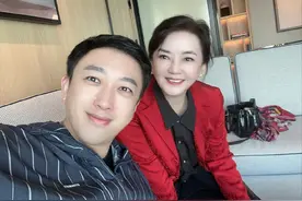 胡慧中与于正聚会照曝光，妆容年轻不像64岁，为21岁女儿出道铺路图片