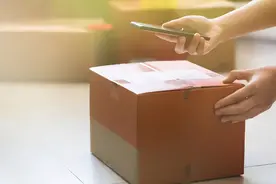 面单明码标价，个人信息“裸奔”！全国人大代表王伟追问：快递“隐私面单”为什么难以推广？图片