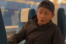 大表哥坐韩国高铁，空间逼仄全程弯腰，高情商评论被喷：别强求图片