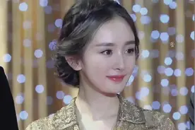 杨幂旧照颜值爆棚，星星眼抢镜仙气十足，网友：这还是刚生完孩子图片