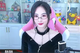 LPL与KPL女解说同日撞衫，鼓鼓自称没美颜，王者观众：琪琪赢麻了图片