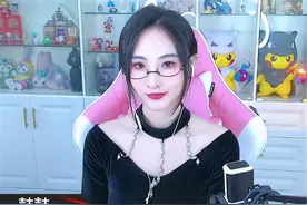 LPL与KPL女解说同日撞衫，鼓鼓自称没美颜，王者观众：琪琪赢麻了图片