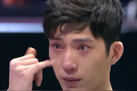 井柏然:出生28天被弃,爷爷奶奶捡废品拉扯养大,成名后父母来认亲图片