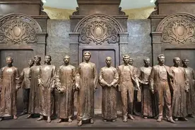 中共一大代表13人，结局如何？从一大到建国，坚持下来的只有2人图片