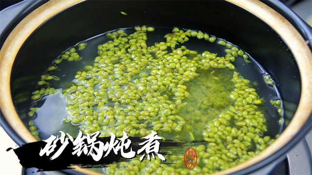才知道，绿豆去皮太简单了，2分钟就能剥一大碗，真实用