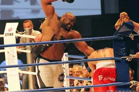 体重330磅“野兽”叫板拳王帕奎奥，戏称对方为“蚊子”图片