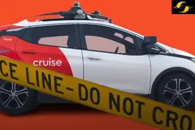无人出租车被警察截停后逃逸！AI：我当时害怕极了图片