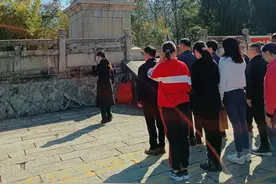 登上笔枝尾山，瞻仰三河坝战役纪念碑图片