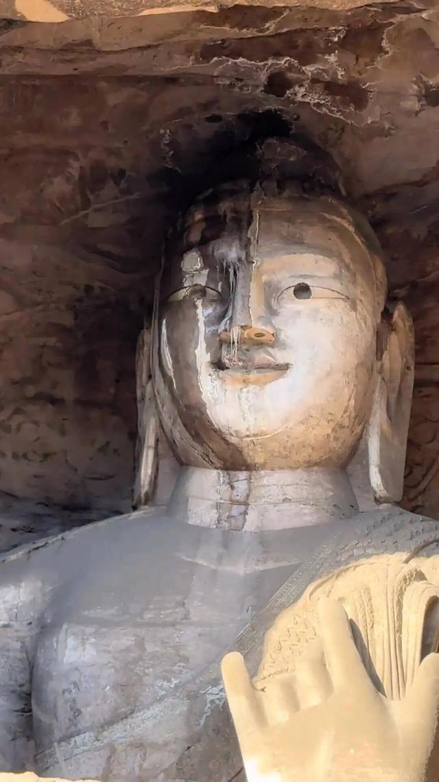太冷了！大同云冈石窟大佛“流鼻涕”，景区回应：顶部有渗水