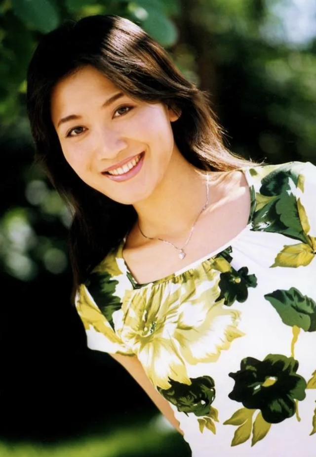 潘雨辰：与侯勇离婚后，独自抚养女儿，那段婚姻让她不堪回首