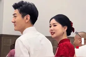 河北保定：新娘优雅漂亮，新郎帅气大方，手牵手惊艳婚礼现场图片
