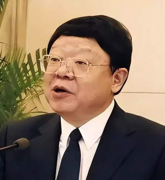 重庆“司法巨贪”文强，交过12名女星，霸占警花10多年