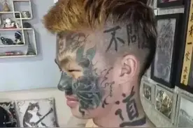 22岁男子一时冲动在脸上纹身，一个月后后悔，将责任推给纹身师图片