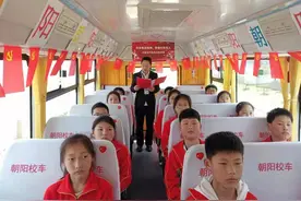 江苏滨海：乡村校车载着学生满是爱图片